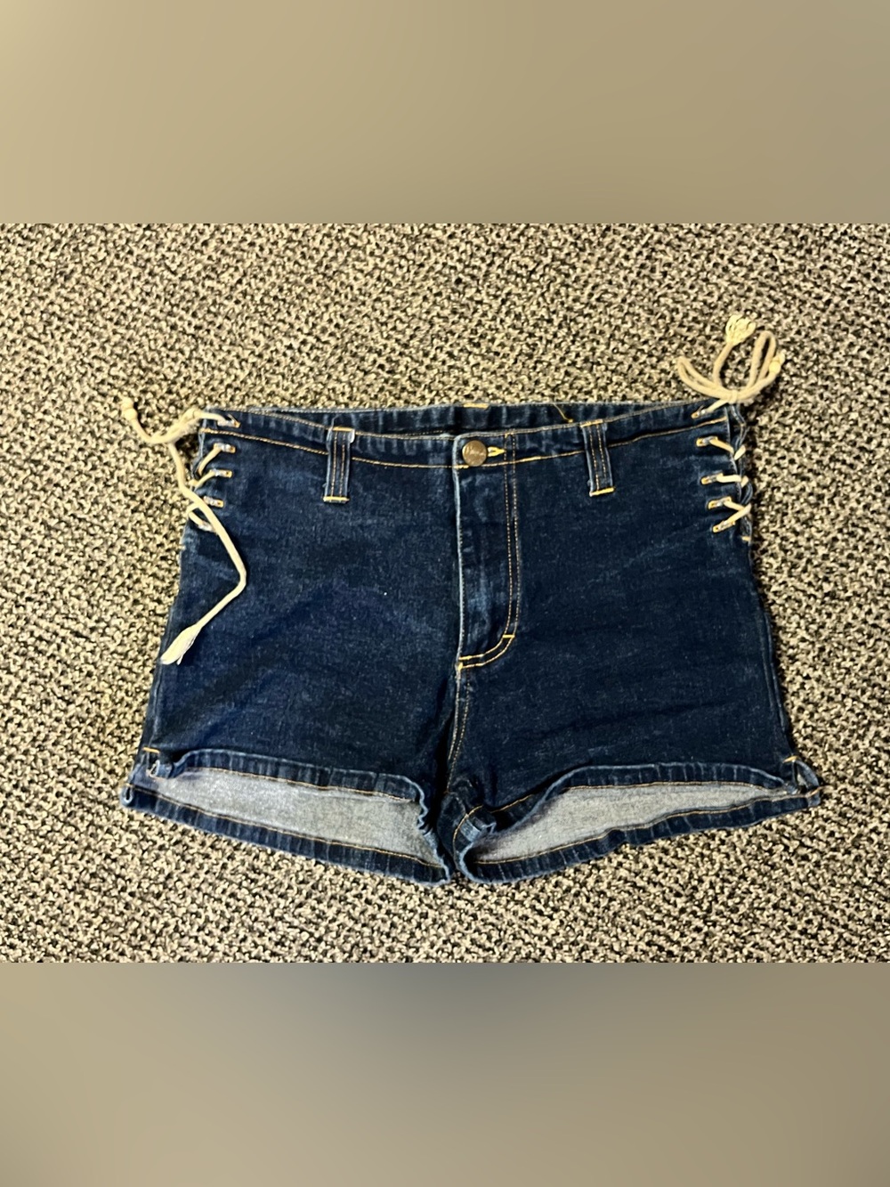 Vintage Y2K Women’s Juniors Mudd Jean Shorts Side Tie size 5 California Hippy